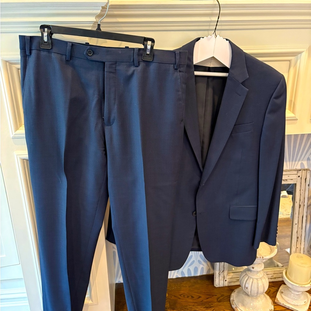 Men’s Michael Kors Suit 42R, 34”
